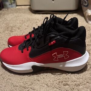 Under Armour Boy’s Youth Size 7.5 Red, White and Black Athletic Sneakers (New)